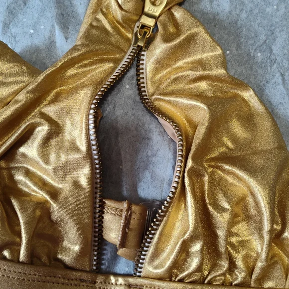 Love Lockdown In Gold - Picture 5 of 11